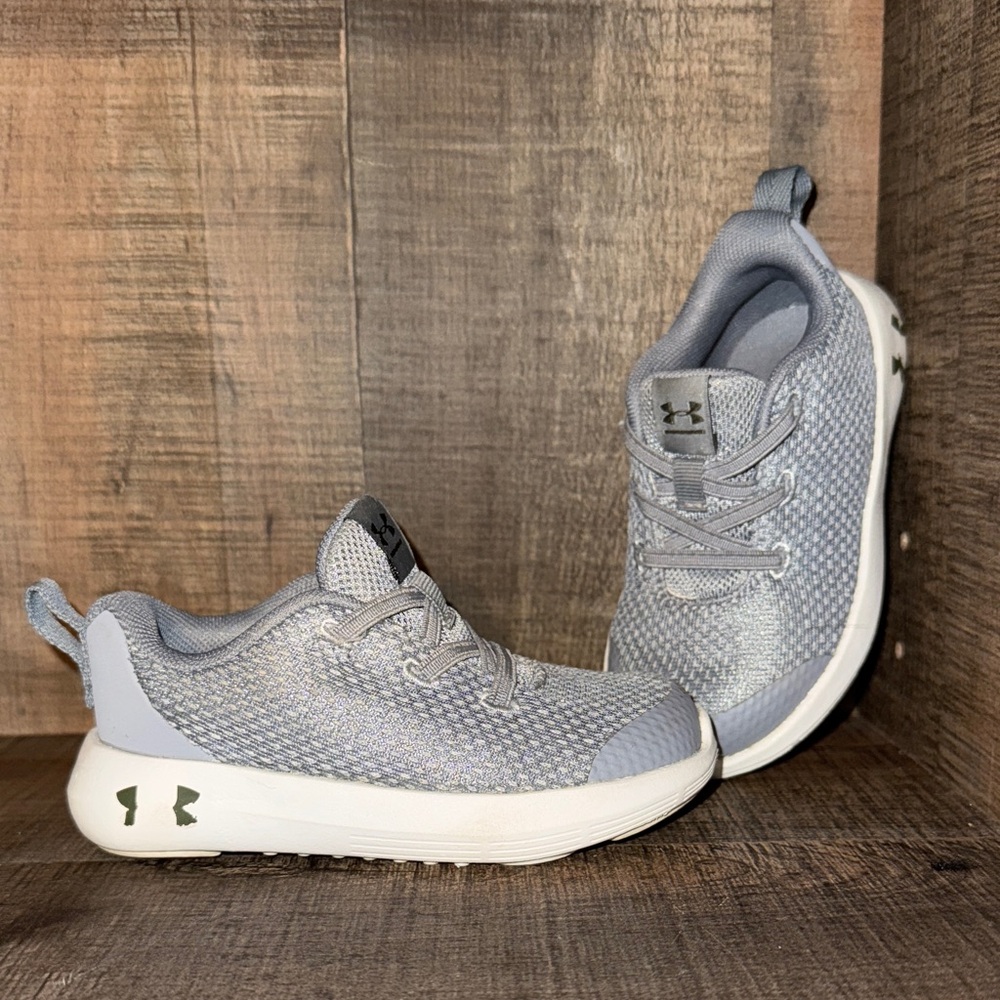 Under Armour Kids Light Gray Sneakers-size 5K